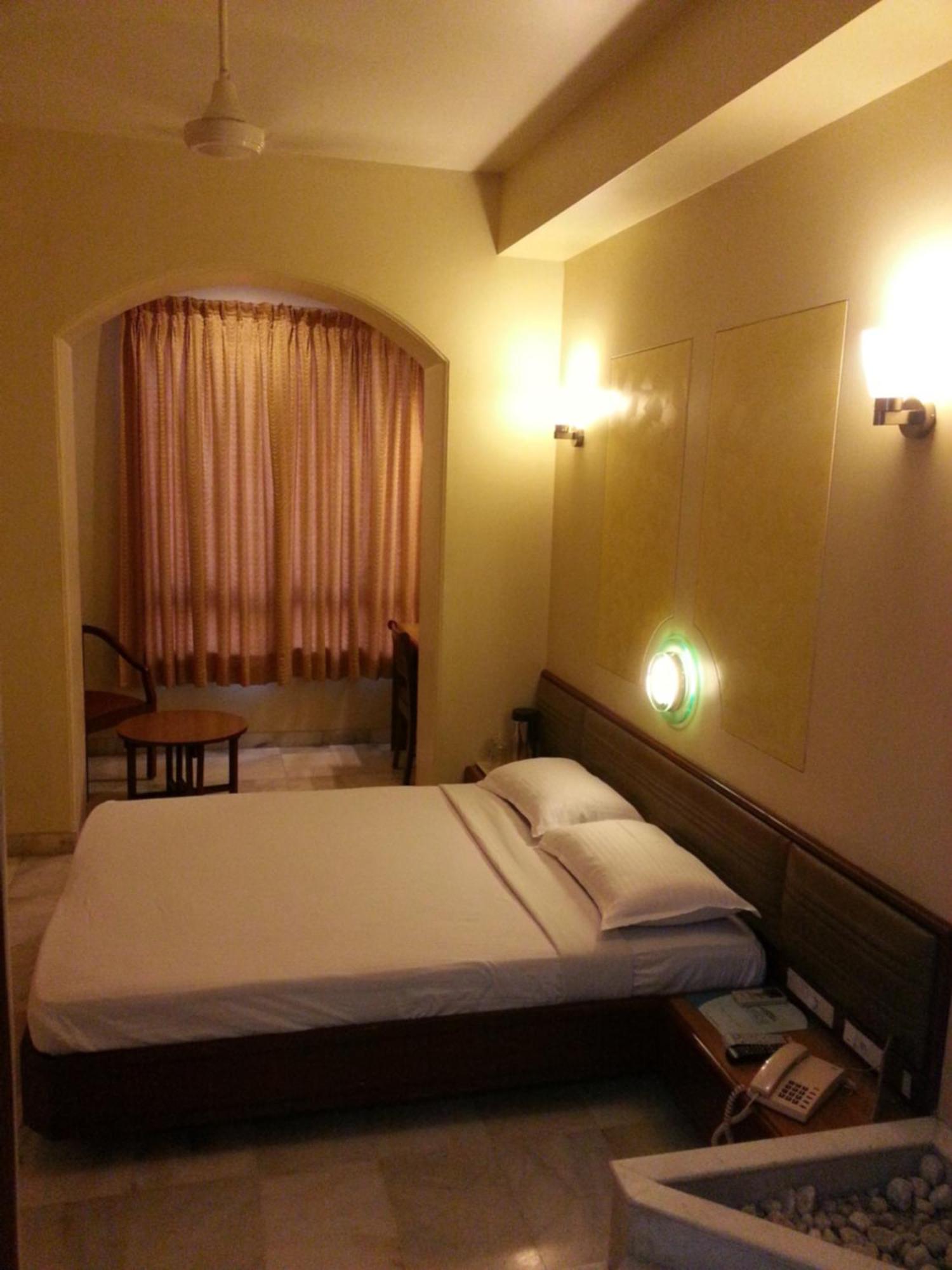 Hotel Ashray International, Sion - Near Bkc Mumbai Exterior foto