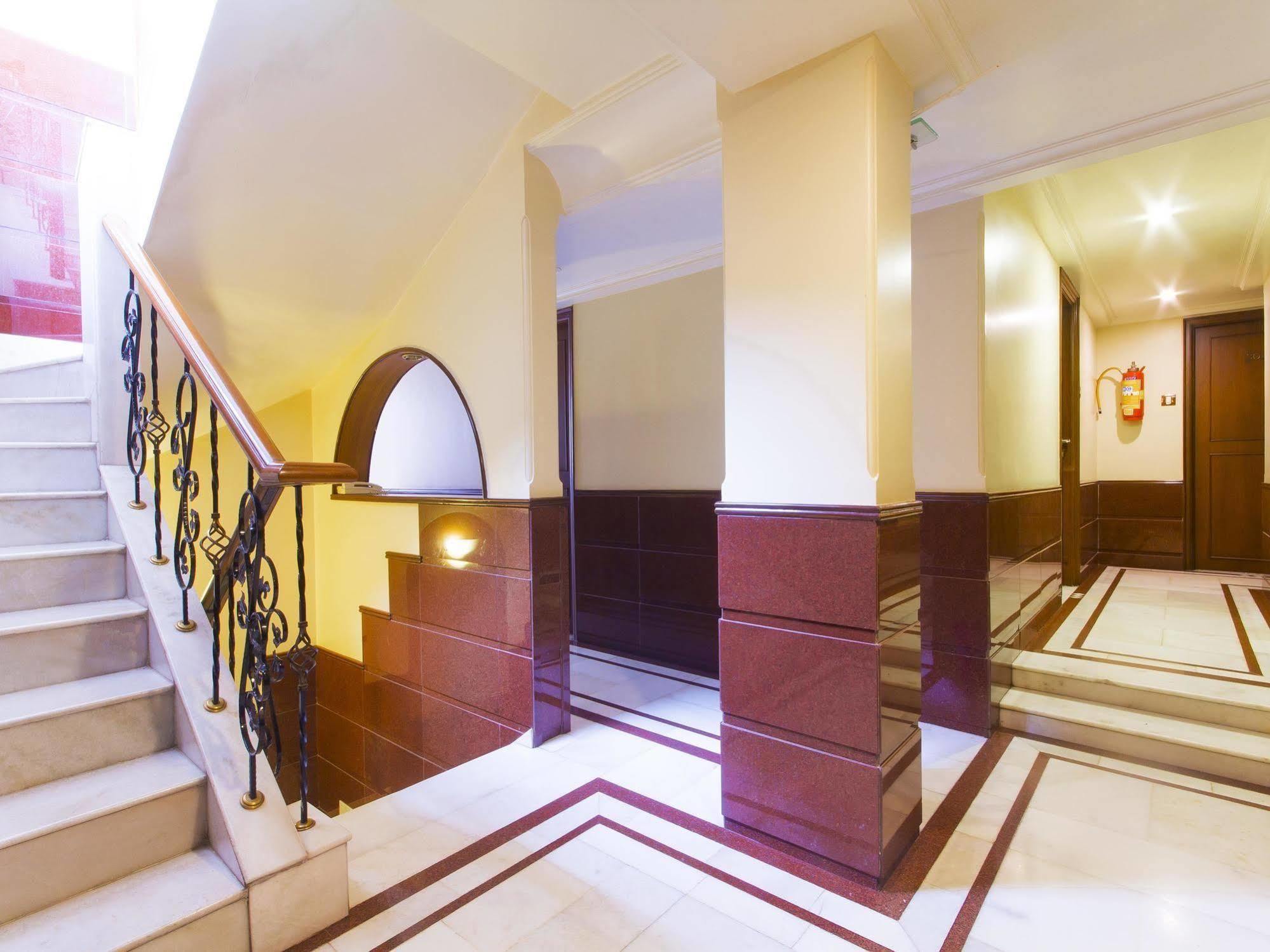 Hotel Ashray International, Sion - Near Bkc Mumbai Exterior foto