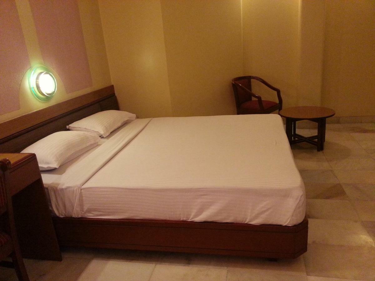 Hotel Ashray International, Sion - Near Bkc Mumbai Zimmer foto